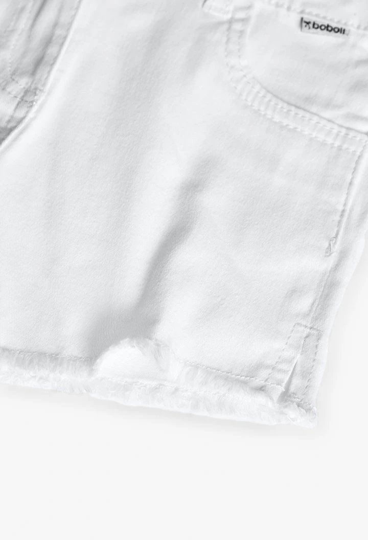 Short in tessuto di cotone elasticizzato per bambina di colore bianco.