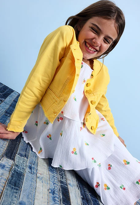 Cazadora de sarga elástica para niña en color amarillo