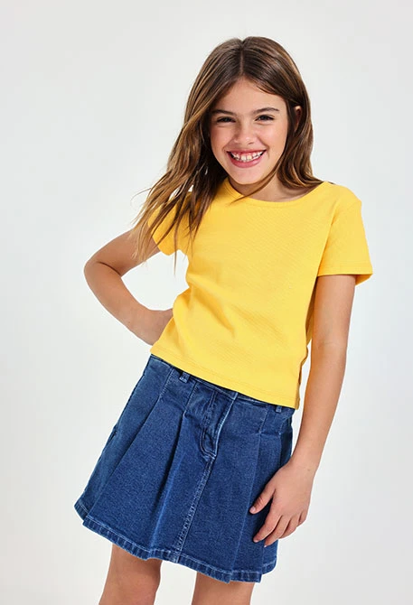 Camiseta básica de punto para niña en color amarillo