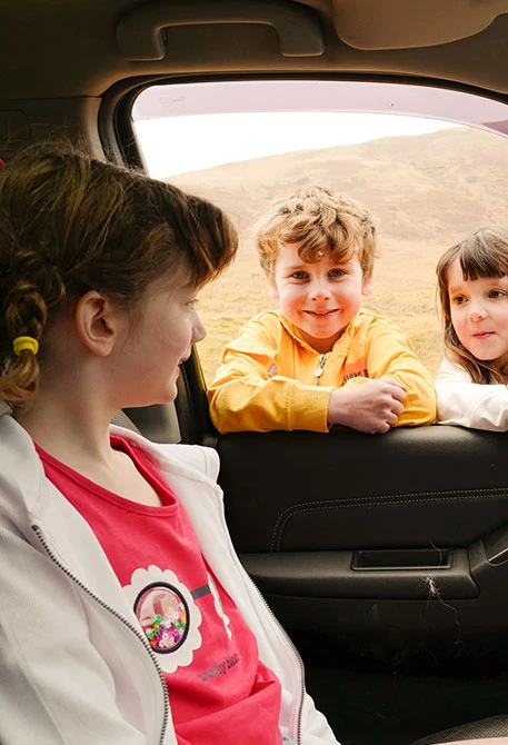 Giacca di base in maglia per bambina di colore bianco