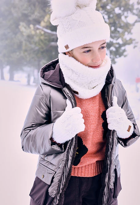 White hat with bobble