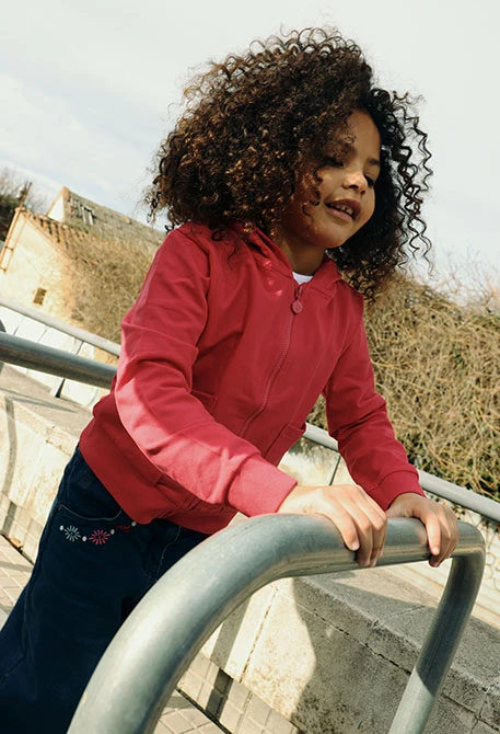 Chaqueta niña capucha en rojo