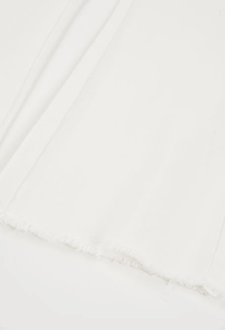 Girl?s white cotton trousers