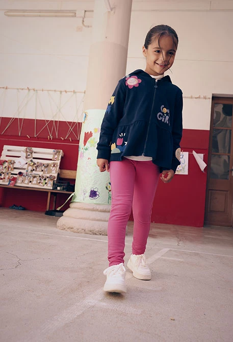 Pantalón felpa niña fresa elástico