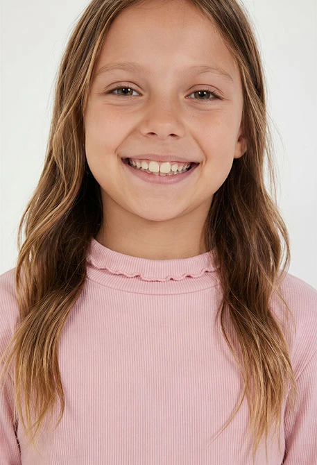 Geripptes T-Shirt für Mädchen in Rosa mit Rüsche