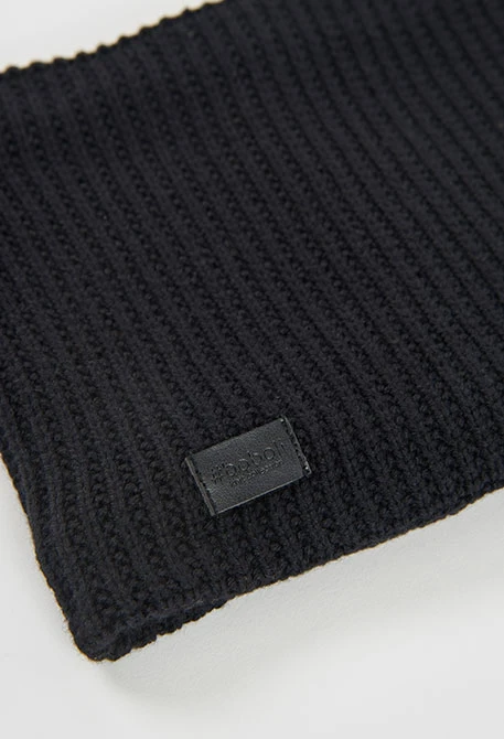 Black girl\'s neckline