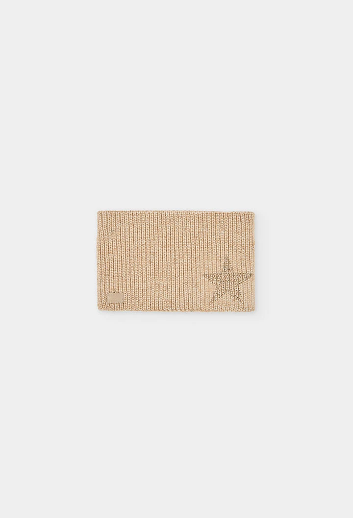 Yellow collar with star girl