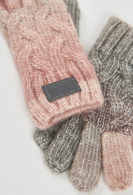 Pink gradient knitted glove