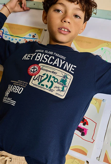 Jungen T-Shirt aus marineblauem Jersey mit Aufdruck