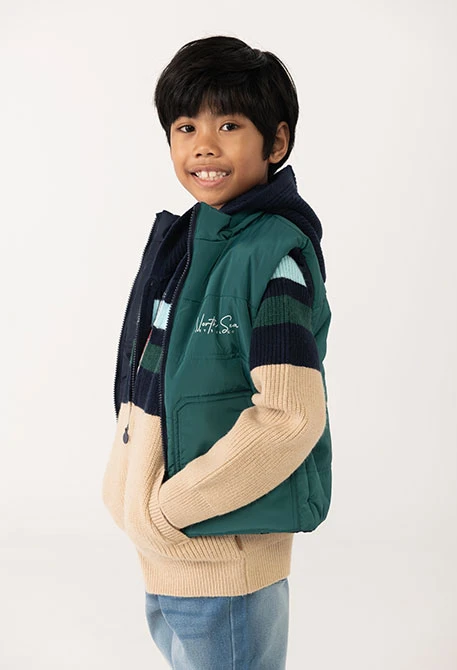 Boy´s reversible vest in green technical fabric