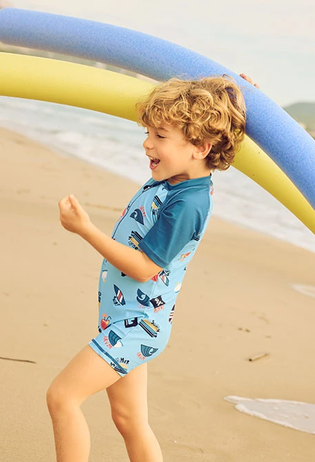 Conjunto niño protección solar estampado UPF50+