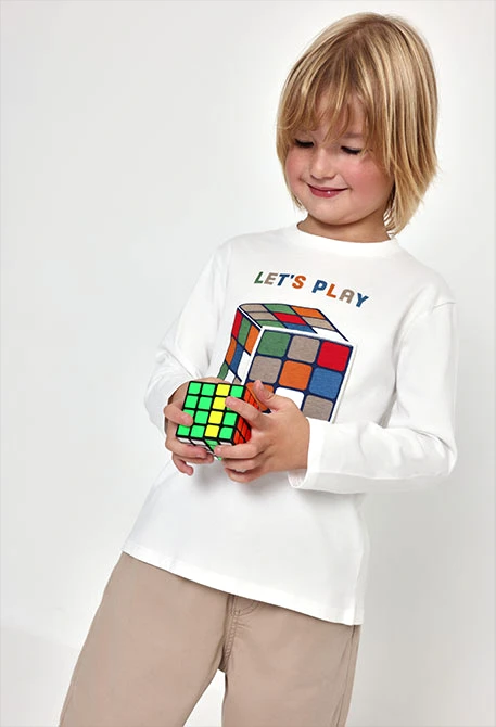 Camiseta punto niño blanca estampado cubo Rubik