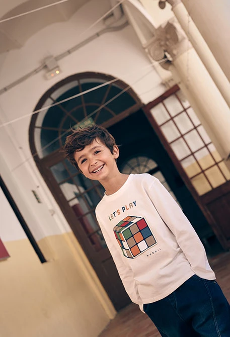 Camiseta punto niño blanca estampado cubo Rubik
