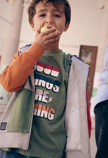 Camiseta punto niño verde estampado letras