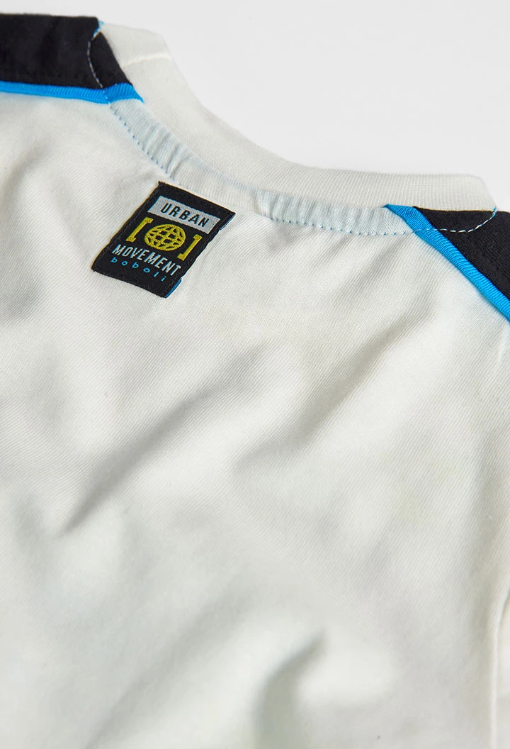 Camiseta malha bicolor para menino