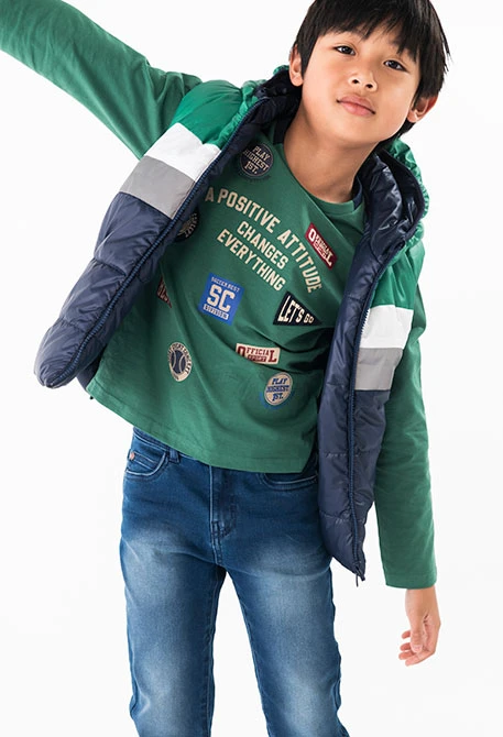 Camiseta de algodón de niño en verde