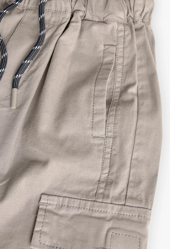 Pantaloni cargo per bambino di colore marrone