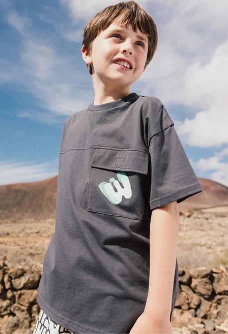T-shirt in maglia per bambino in grigio con taschino