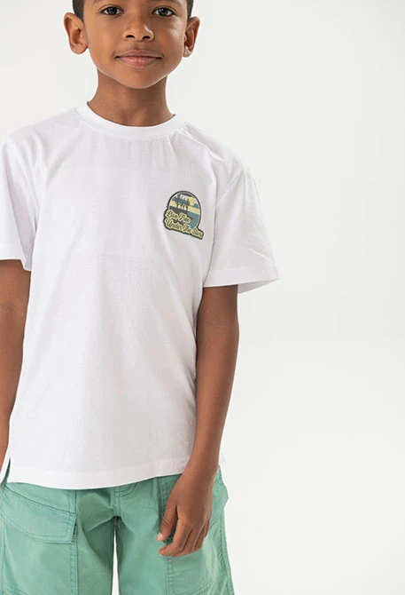 T-shirt en maille pour garçon de couleur blanche avec imprimé