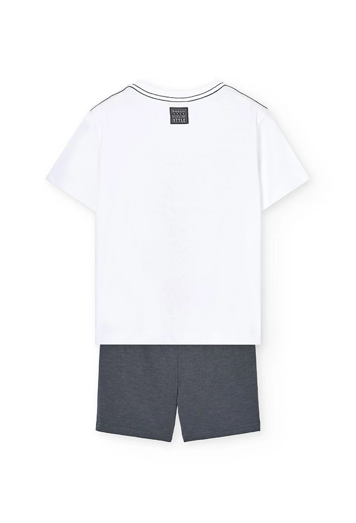 Completo in maglia con maglietta per bambino di colore bianco e bermuda di colore grigio.