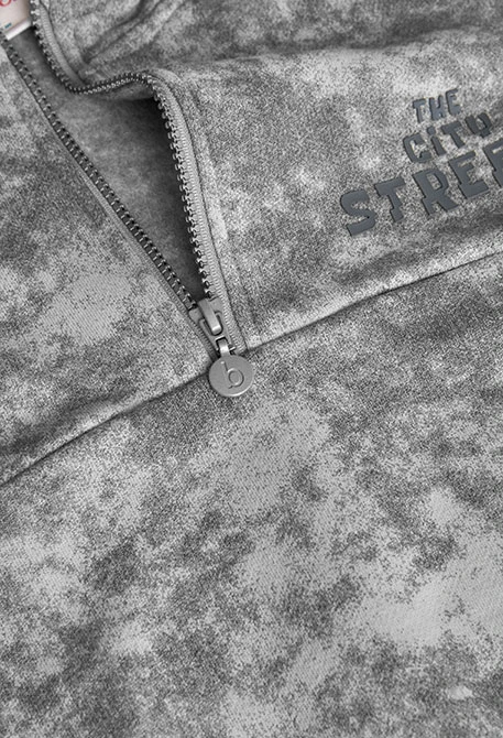 Gestrickter grauer Pullover für Jungen