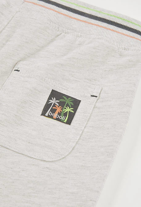 Graue Strick-Bermudas mit Palmenmuster