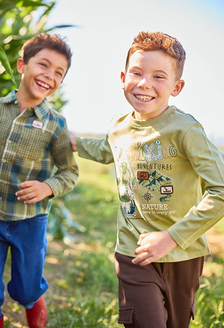Maglietta in maglia bambino verde stampa orso avventura