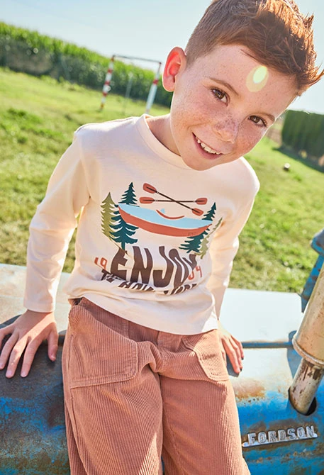 Maglietta in maglia bambino écru stampa avventura