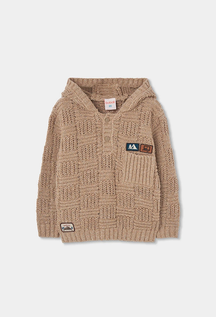 Camisola de criança castanha com capuz e remendos