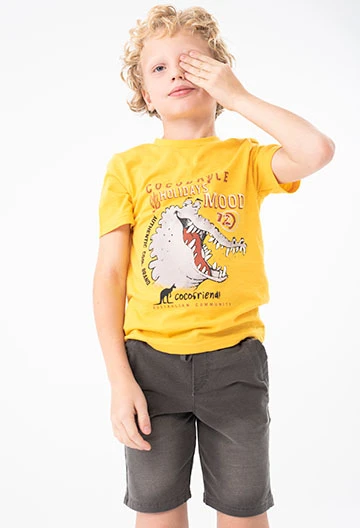 Camiseta de punto de niño en color amarillo