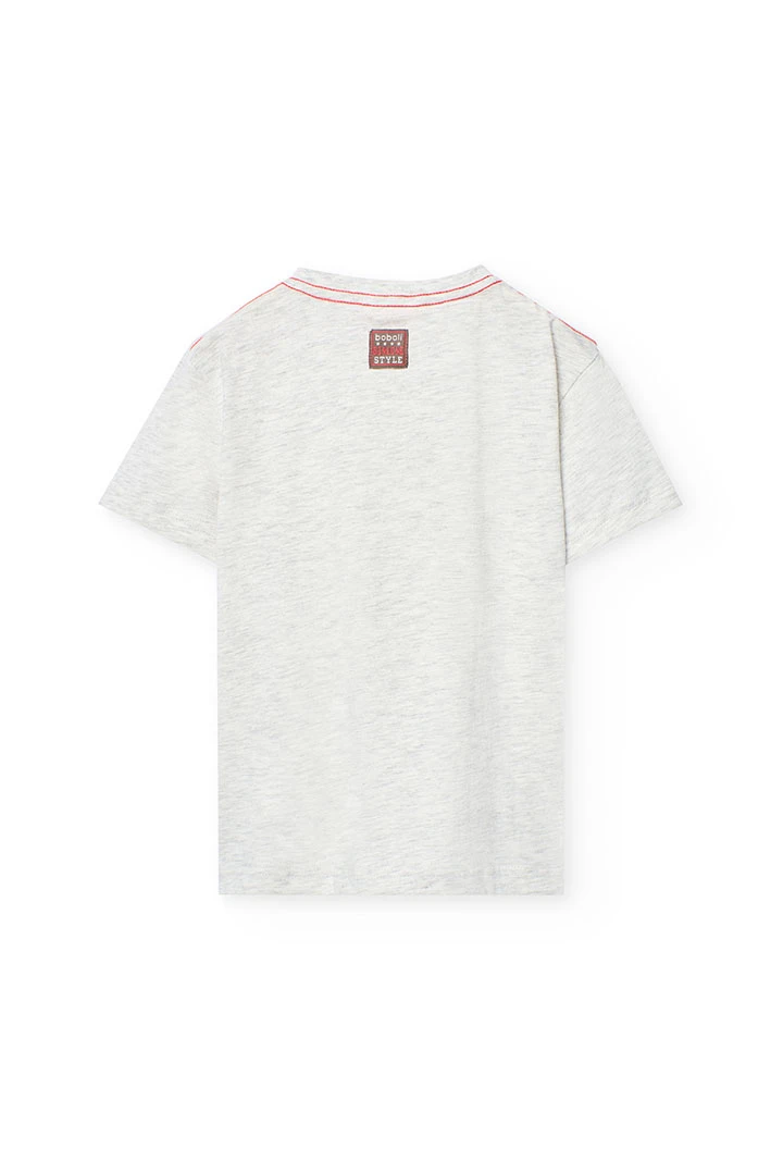 Completo a maglia con maglietta grigia e bermuda arancione per bambino.