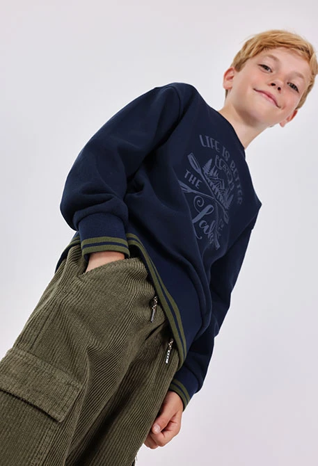 Pantalon garçon en velours côtelé vert