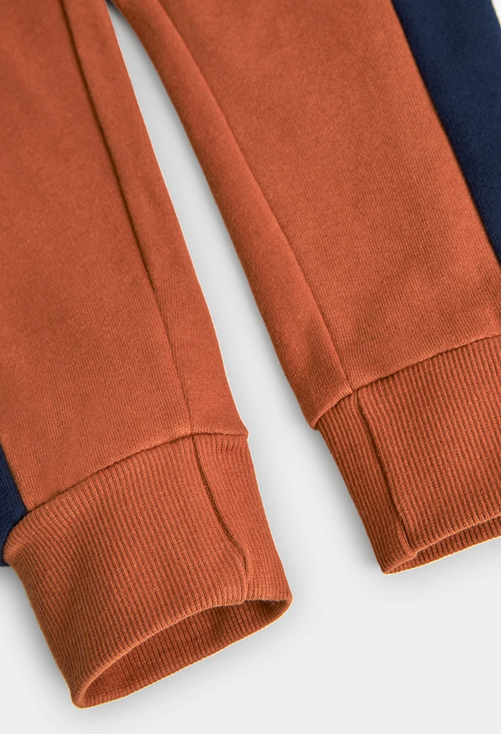 Pantalón felpa de niño color cobre