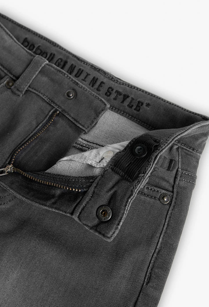 Pantalone denim elastico da bambino in grigio