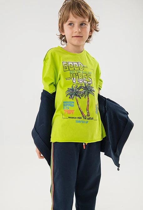 Camiseta de punto para niño en color verde