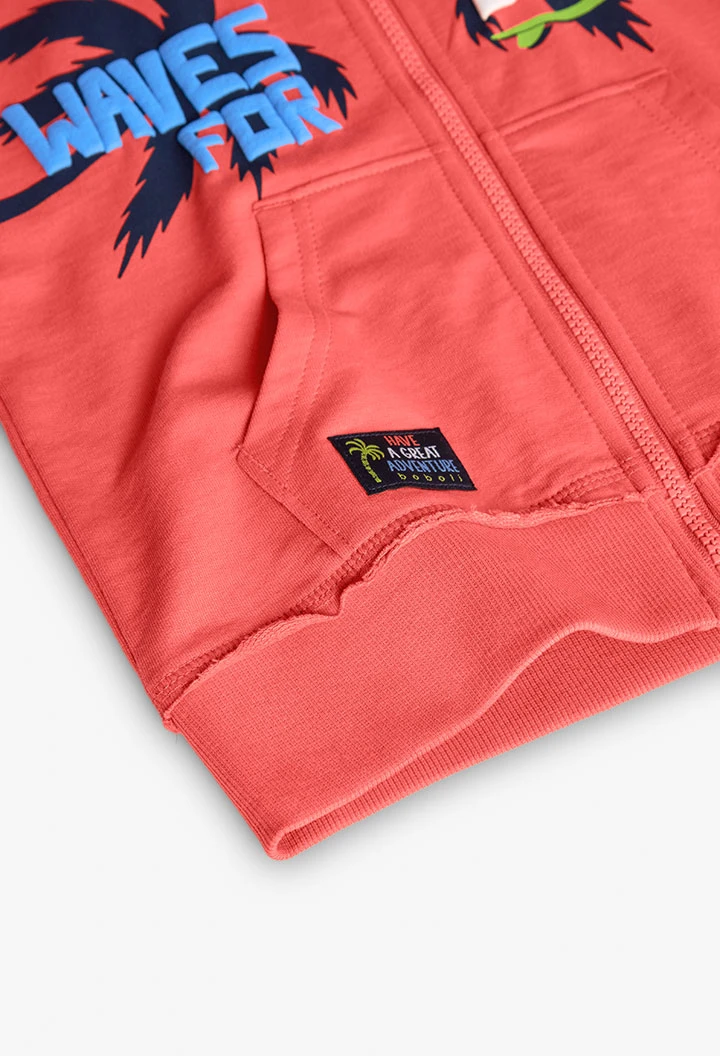 Veste en molleton pour garçon de couleur rouge.