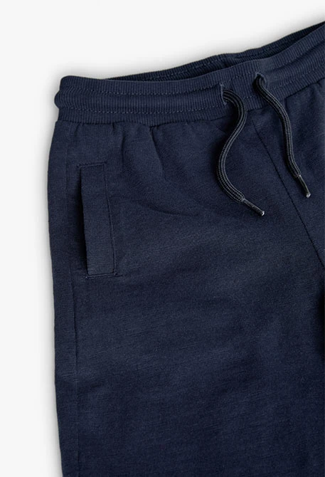 Conjunt de samarreta i pantalons curts de punt per a nen.