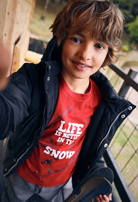 T-shirt garçon en coton rouge ski