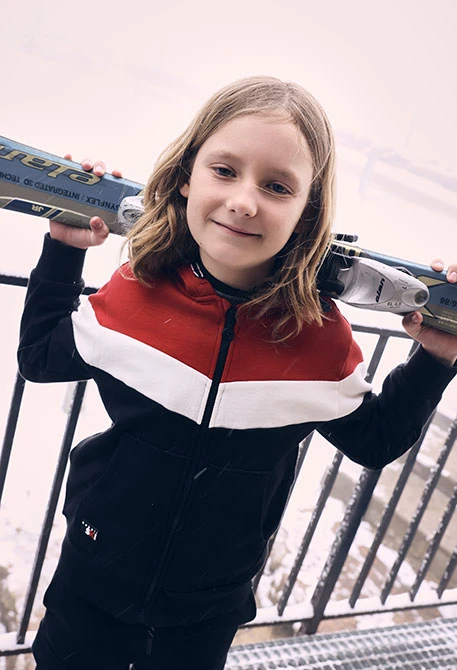 Boy´s jacket in black, red, and white fleece.
