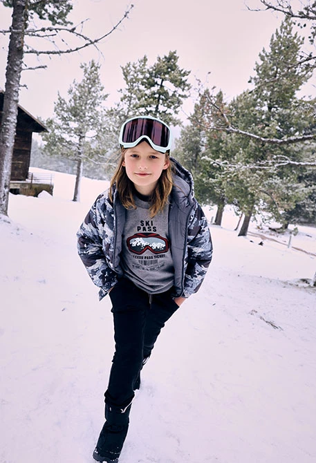 Grey fleece outfit for boy snow goggles