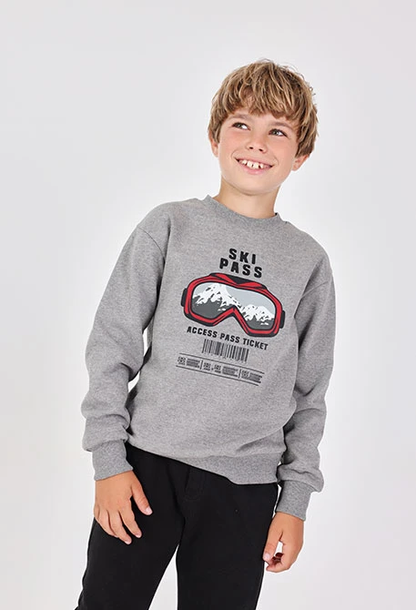 Grey fleece outfit for boy snow goggles