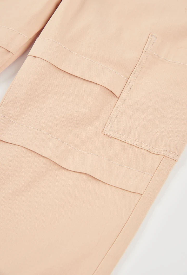 Kinderhose aus beigefarbener Baumwolle