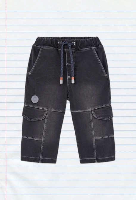 Pantalón denim niño negro con bolsillos cargo