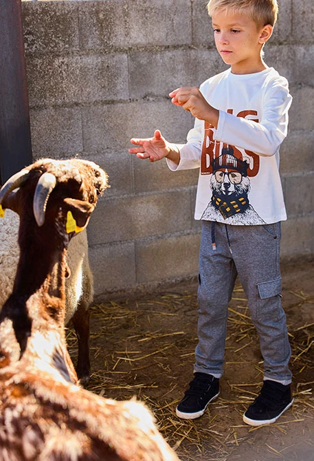 Pantalon nen gris vigoré amb butxaques càrrego