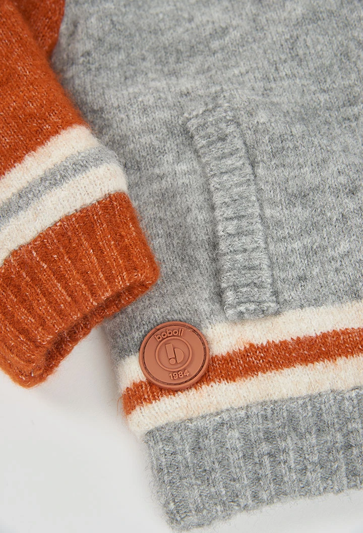 Grau melierte Strickjacke mit Kapuze für Jungen