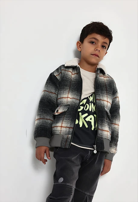 Chaquetón niño a cuadros gris con felpa