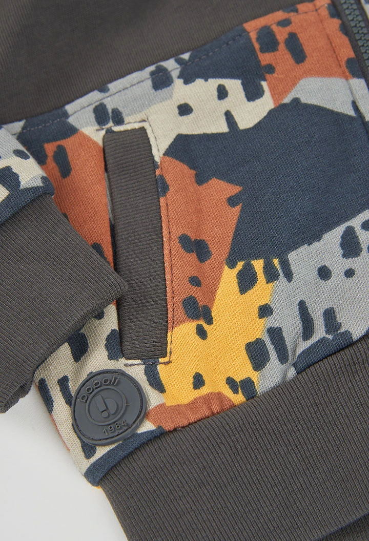 Chaqueta felpa niño estampado camuflaje gris