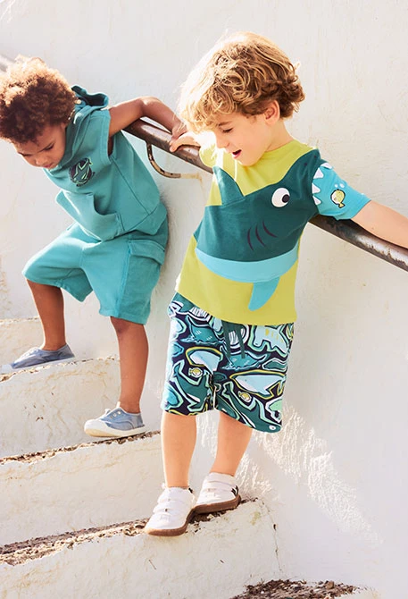 Haiwanshorts mit Haifischmuster