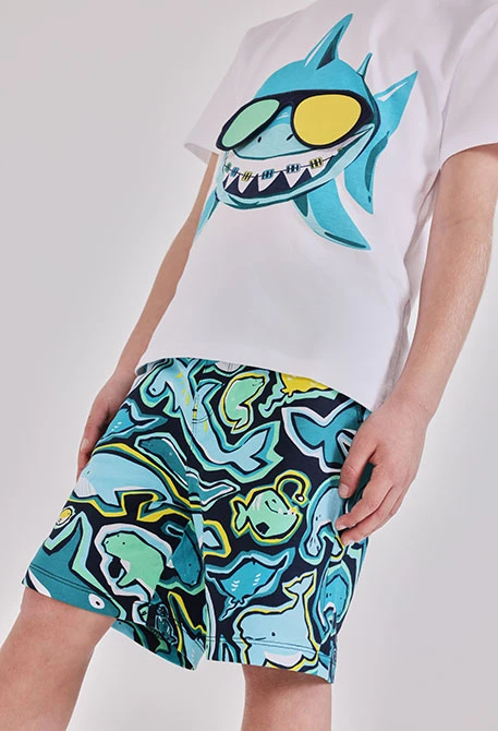 Bermudas estampado tubarão