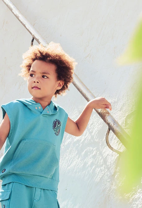 Felpa da bambino senza maniche blu acqua